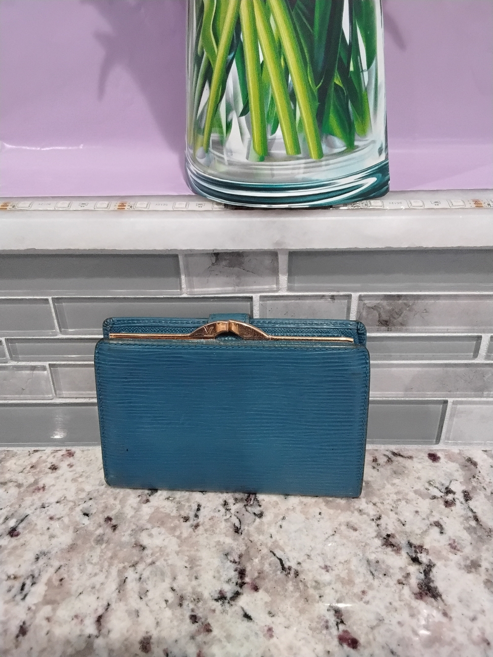 Louis Vuitton Vintage Epi Kiss Lock Wallet - Picture 16 of 17